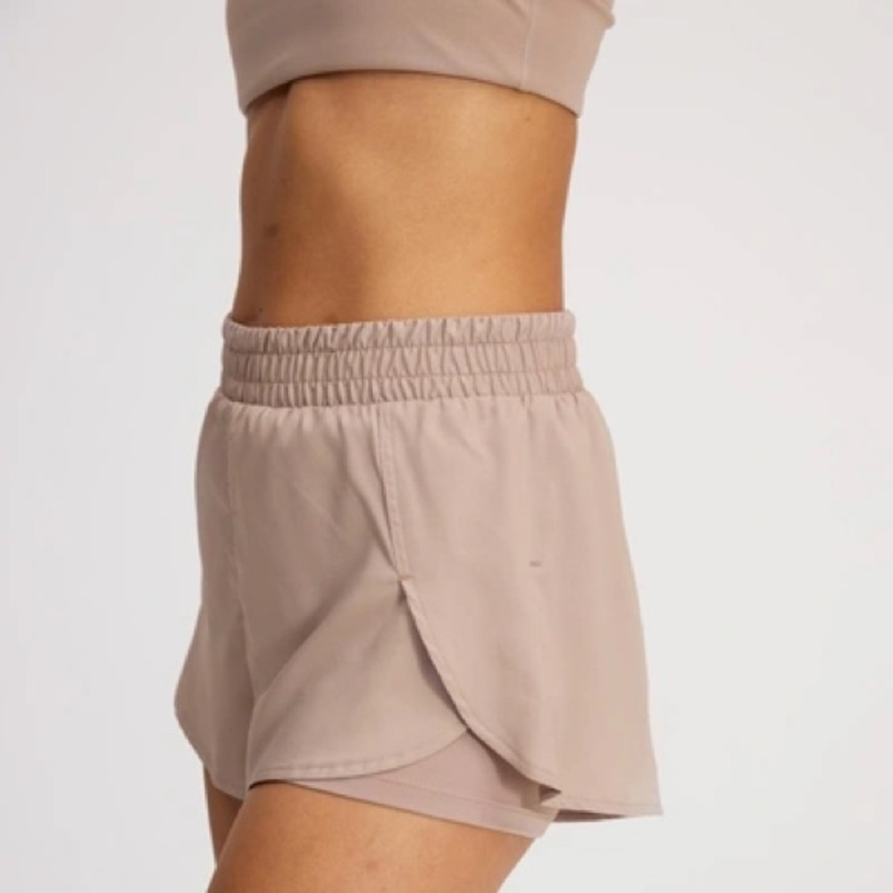 girlfriend collective Trail Short in Quartz